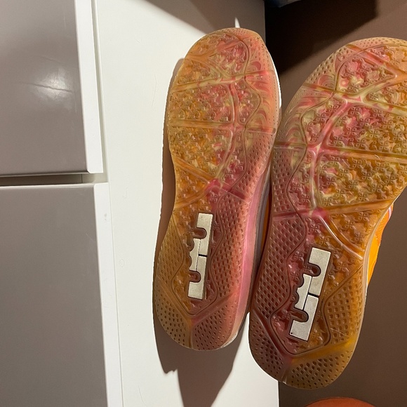 LEBRON 9 FLORIDIAN SIZE 10.5 IN GREAT CONDITION - Picture 4 of 4